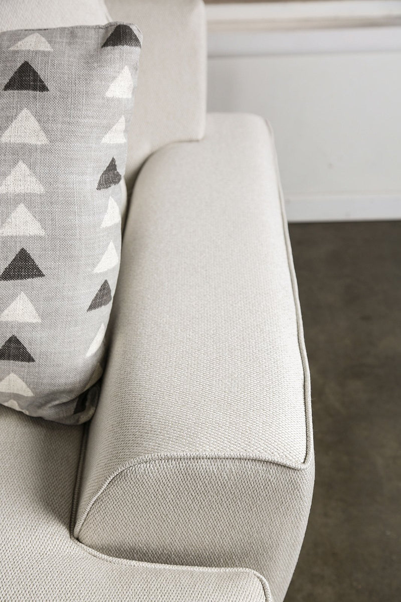hyde-park-loveseat-pillows-7