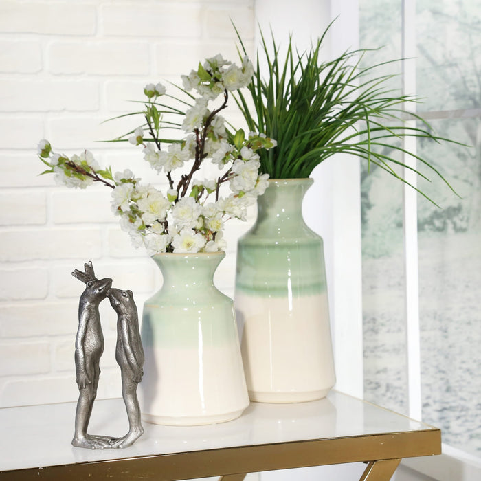 kissing-frogs-figurine-10