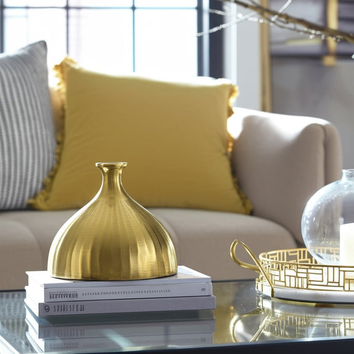 metal-7-bulbous-vase-gold-10