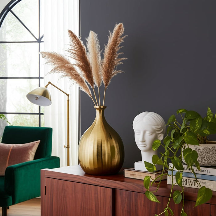 metal-7-bulbous-vase-gold-9