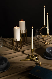 metal-8-candleholder-with-spike-legs-gold-9