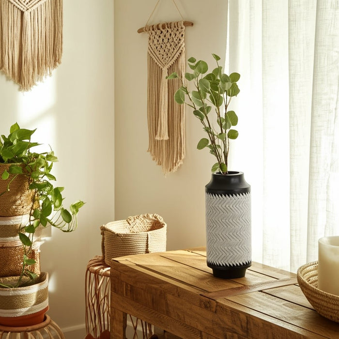 resin-14-h-chevron-vase-blk-white-11