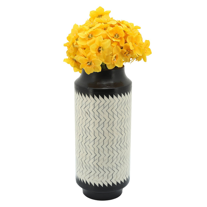 resin-14-h-chevron-vase-blk-white-2