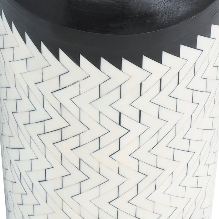 resin-14-h-chevron-vase-blk-white-5