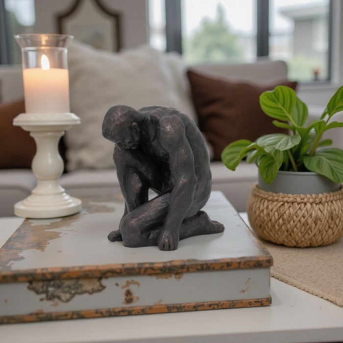 resin-16-h-kneeling-man-black-11