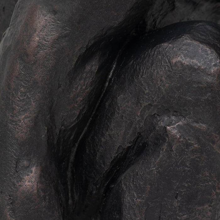 resin-16-h-kneeling-man-black-5