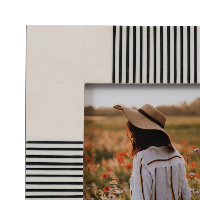 resin-4x6-abstract-photo-frame-black-white-4