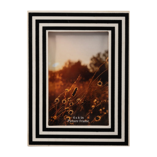 resin-4x6-dimensional-lines-photo-frame-blk-white-1