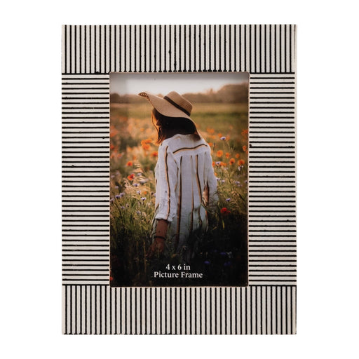 resin-4x6-etched-lines-photo-frame-black-white-1