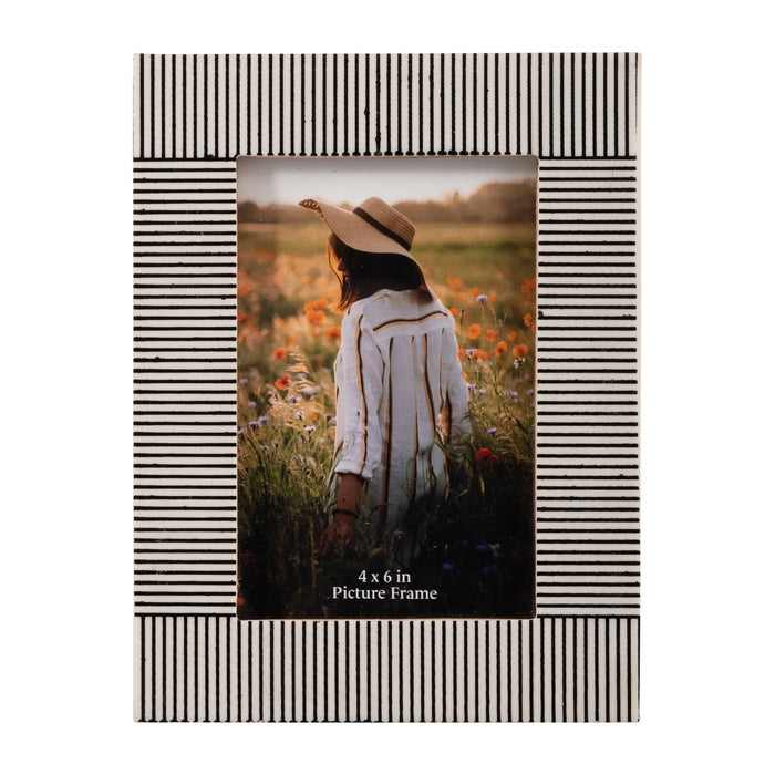 resin-4x6-etched-lines-photo-frame-black-white-1