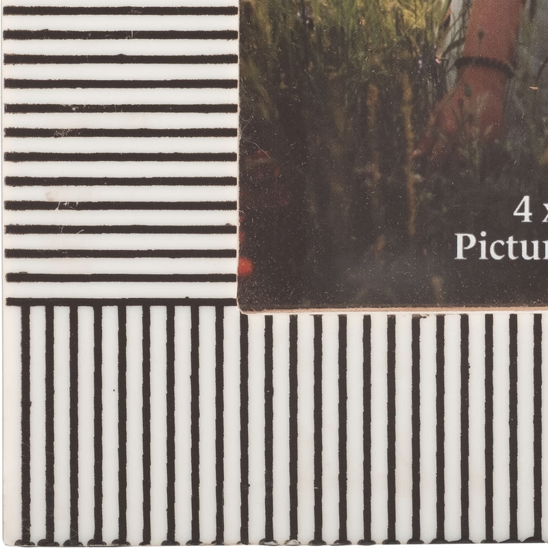 resin-4x6-etched-lines-photo-frame-black-white-5