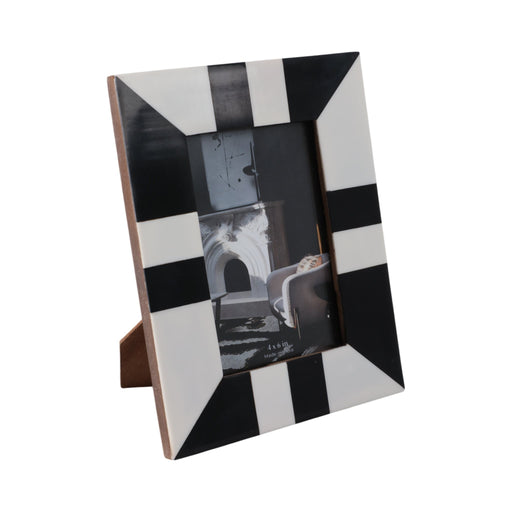 resin-4x6-geometric-photo-frame-black-white-2