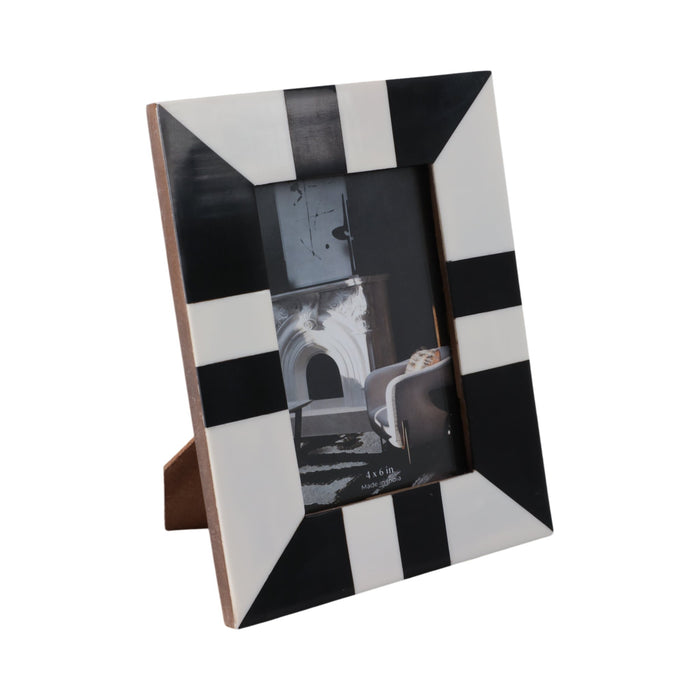 resin-4x6-geometric-photo-frame-black-white-2