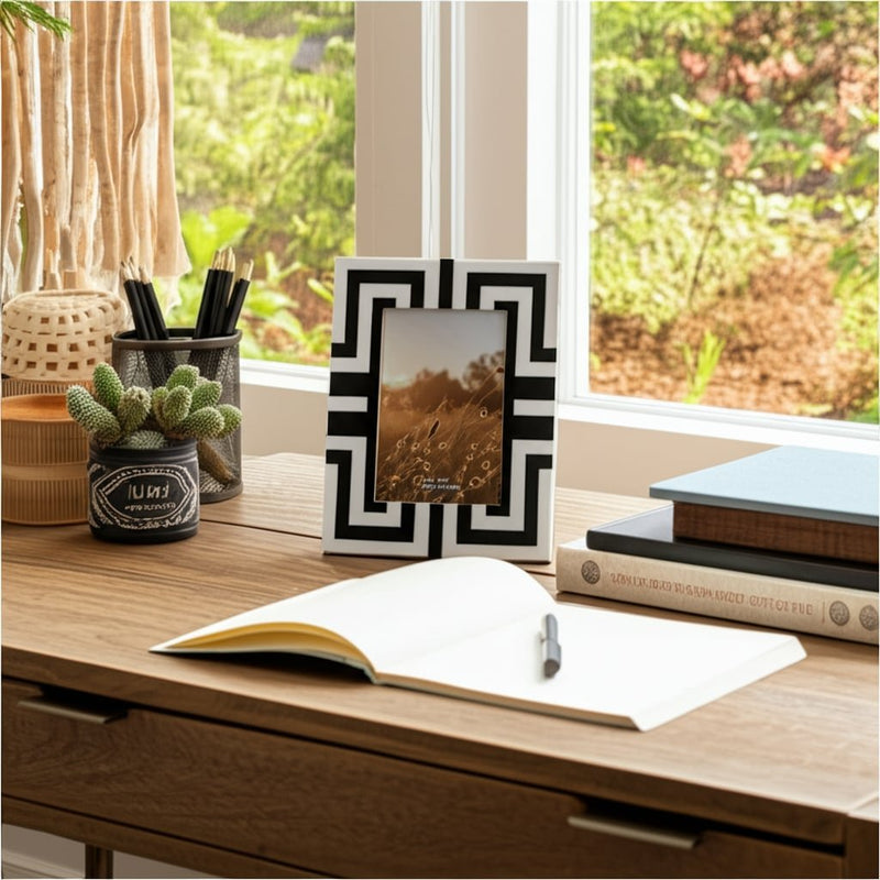 resin-4x6-photo-frame-black-white-11