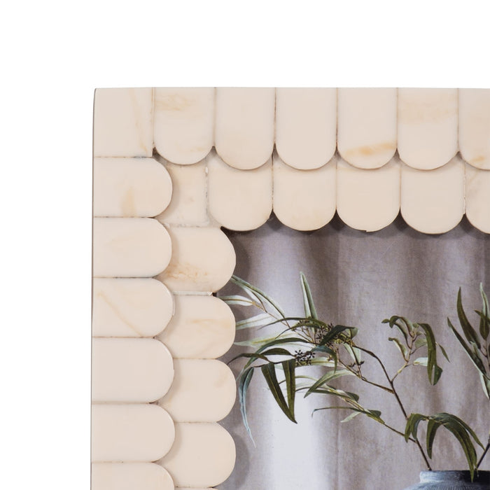 resin-4x6-scalloped-photo-frame-ivory-4