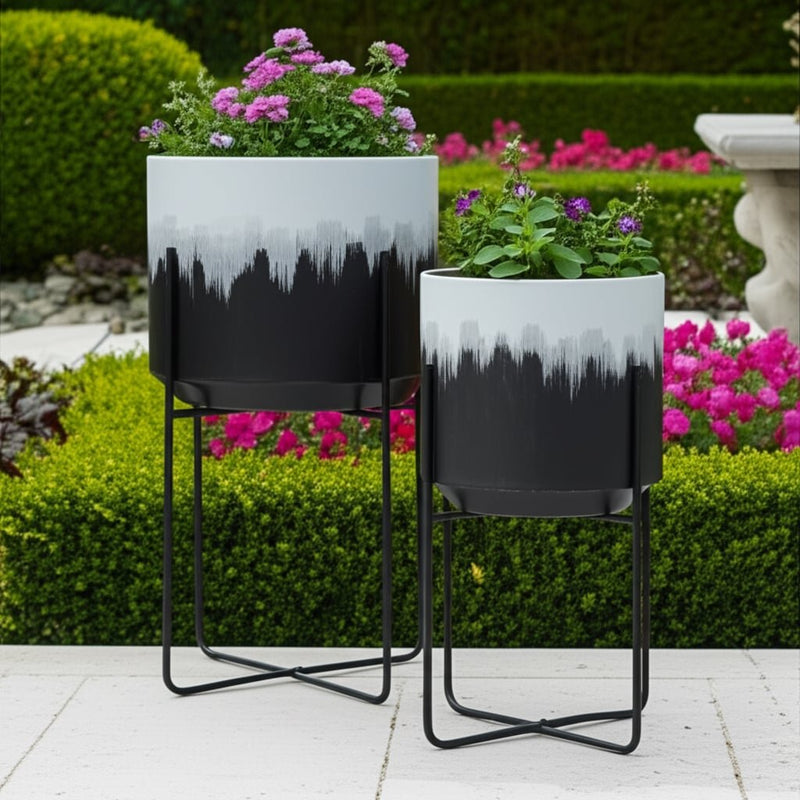 s-2-19-23-metal-planters-on-stands-white-blk-kd-9