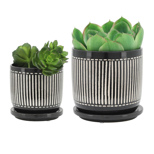 s-2-5-6-vertical-lines-planter-w-saucer-black-2