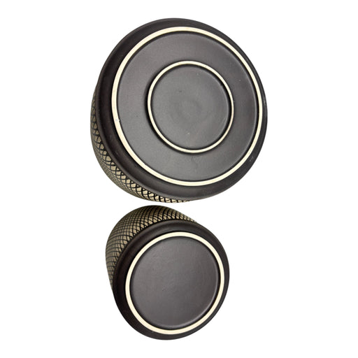 s-2-6-8-mesh-look-saucer-planters-tan-black-2