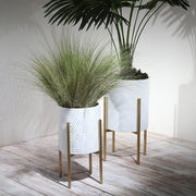 s-2-aztec-planter-on-metal-stand-white-gold-10