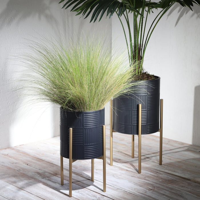 s-2-planter-w-lines-on-metal-stand-black-gold-9