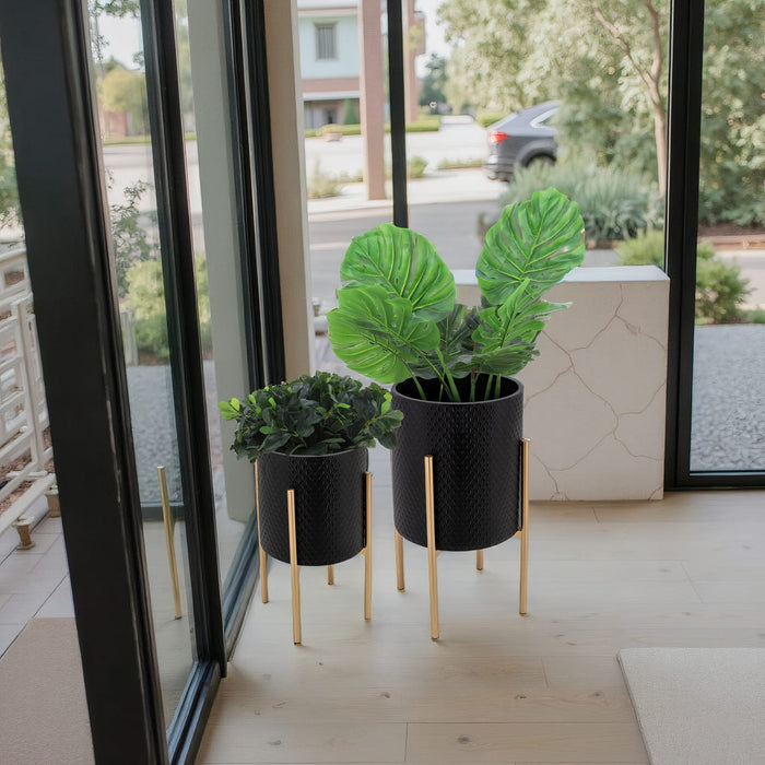 s-2-textured-planter-on-metalstand-black-gld-8