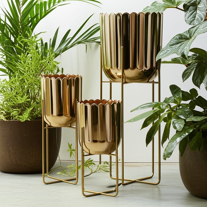 s-3-15-20-27-scallop-metal-planter-on-stand-gold-11