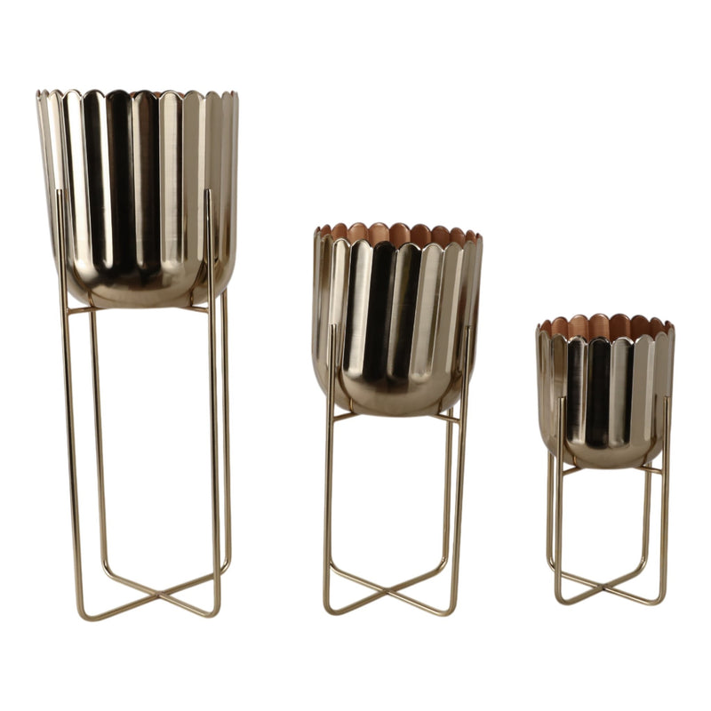 s-3-15-20-27-scallop-metal-planter-on-stand-gold-4