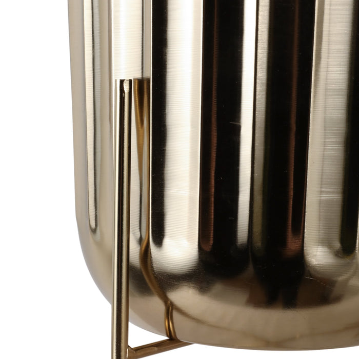 s-3-15-20-27-scallop-metal-planter-on-stand-gold-5