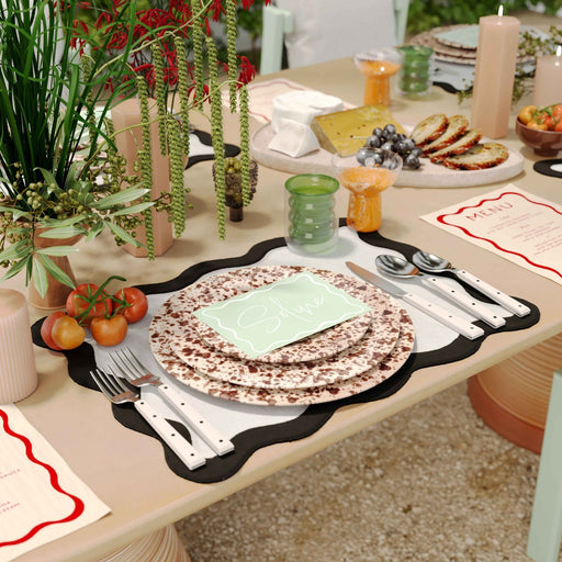 scalloped-edge-black-and-white-cotton-placemat-set-of-4-2