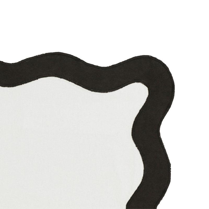 scalloped-edge-black-and-white-cotton-placemat-set-of-4-3