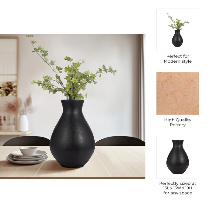 terracotta-18-organic-vase-black-9